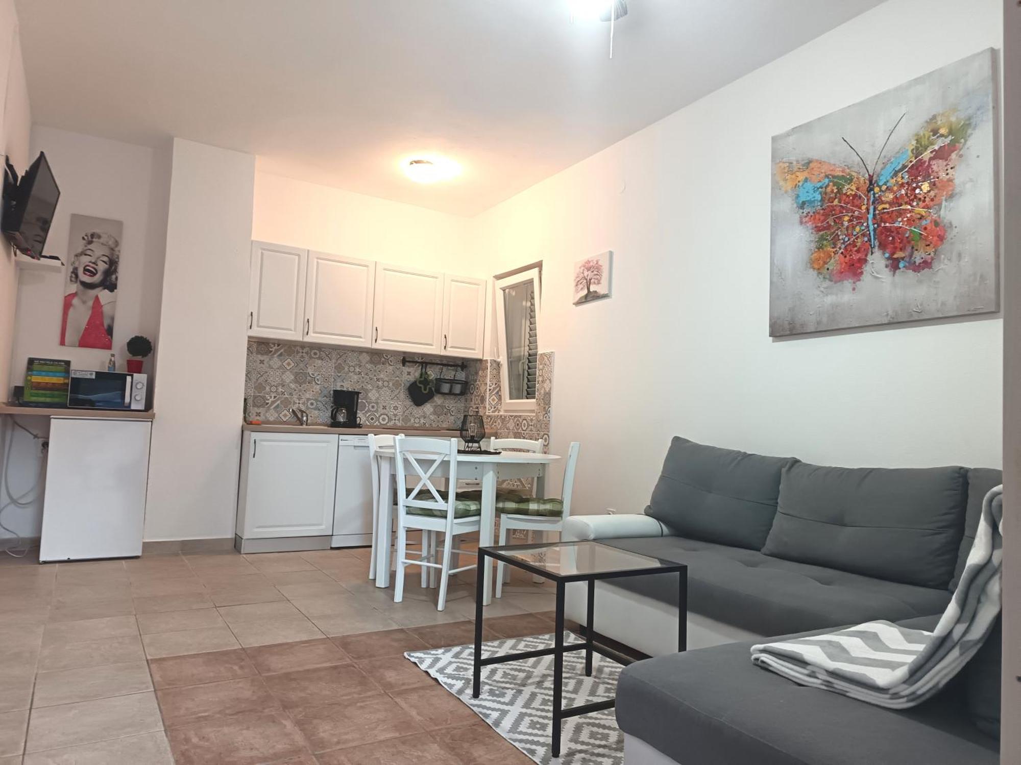 Lara - Apartment Near The Beach Vrbnik Buitenkant foto